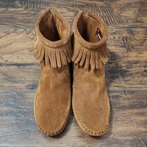 Minnitonka Women Back Zip Softsole Boot Size 5